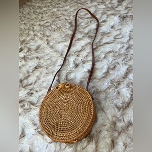Crossbody straw bag